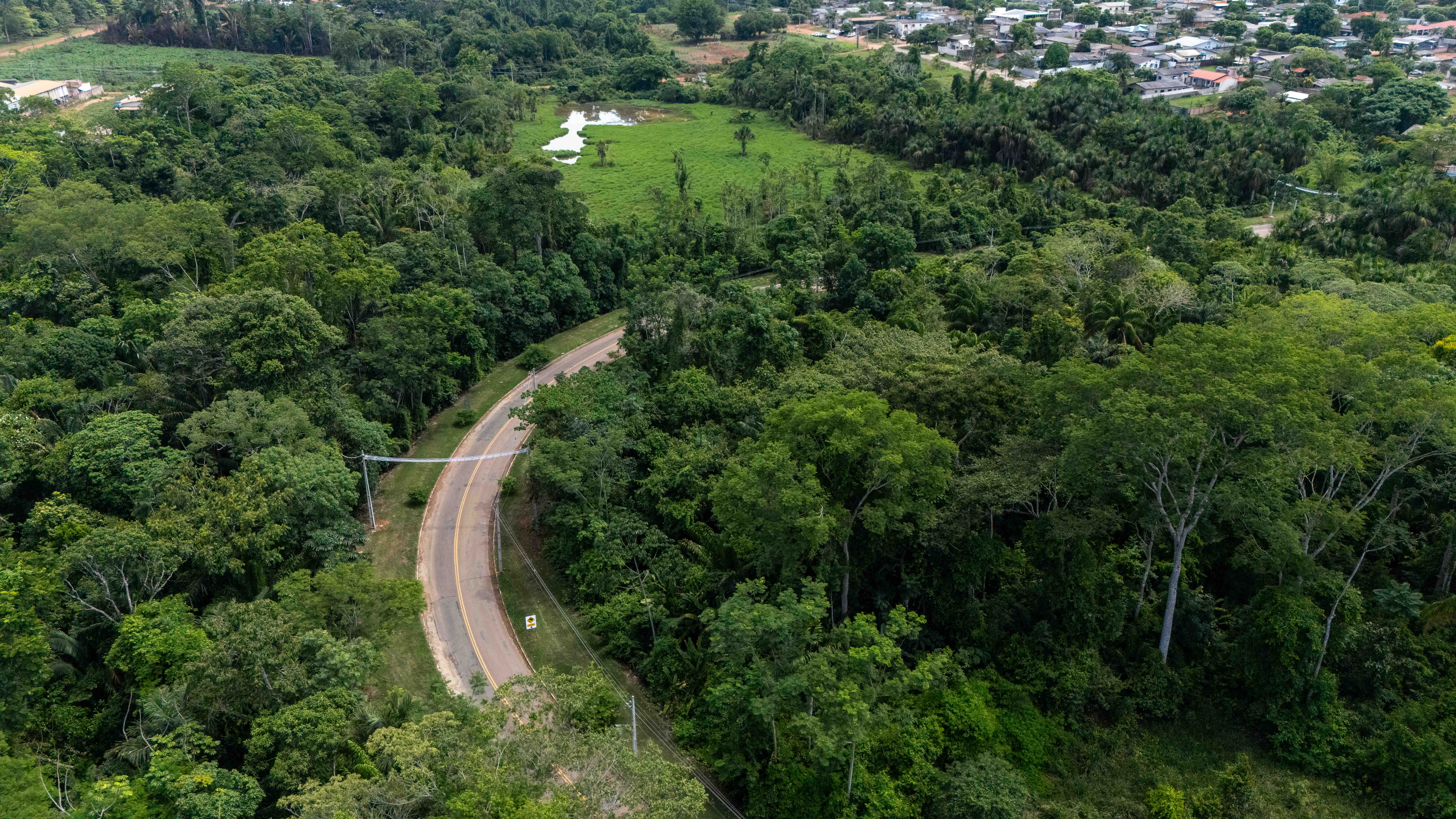 Aerial image shows one of the bridges installed in Alta Floresta. Image courtesy of Programa Alta Floresta Não Atropela.