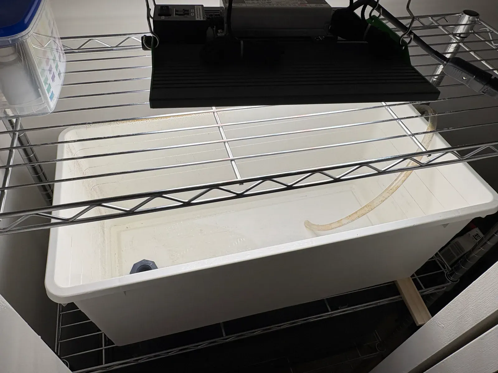 Angled grow-bed