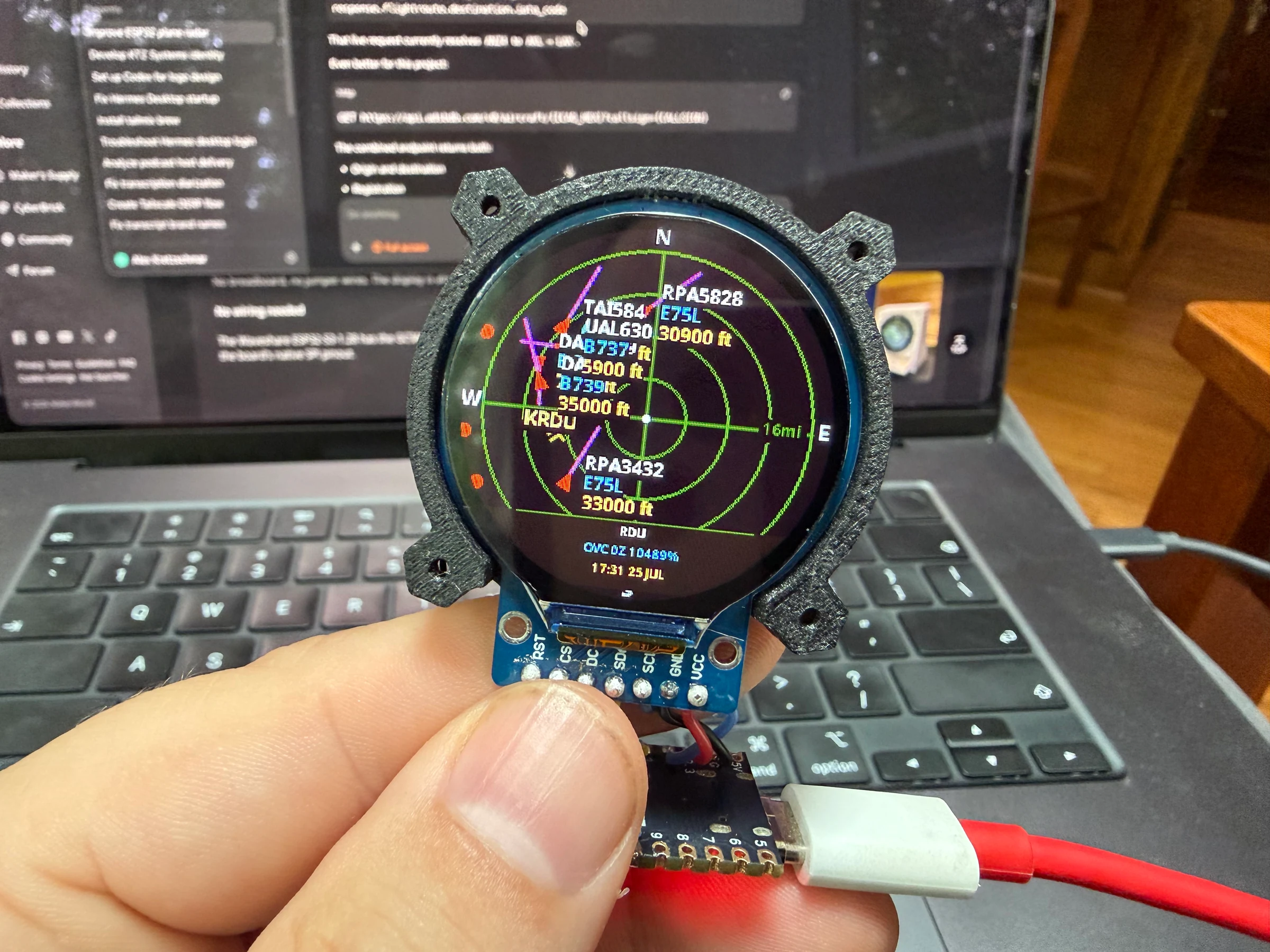 ESP32 plane radar showing nearby aircraft on its round display