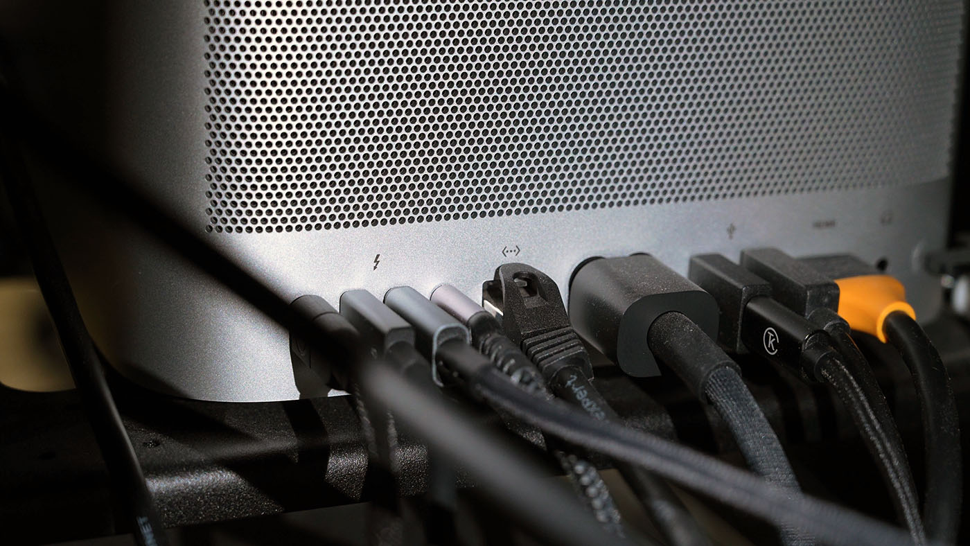 Mac Studio with all ports plugged in Ethernet 10G