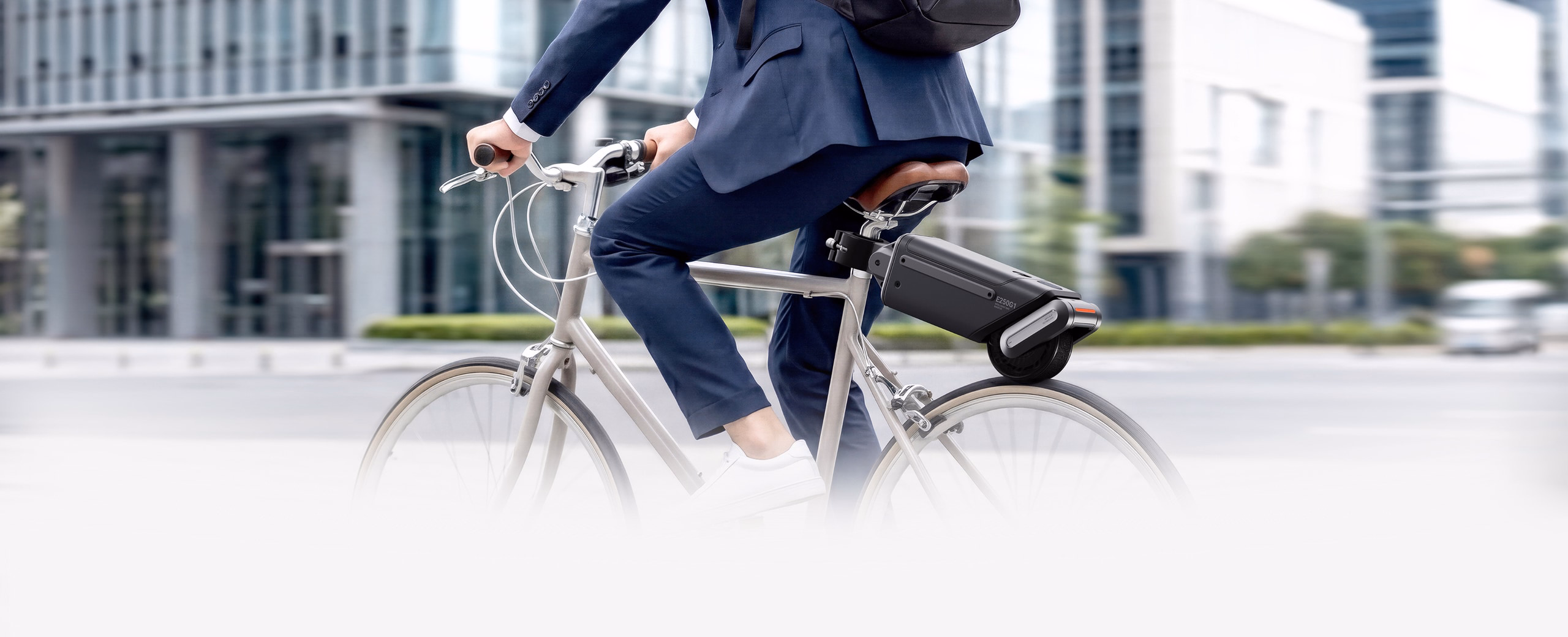 Photo of the ASUS Oxiis E250G1 intelligent bike booster.