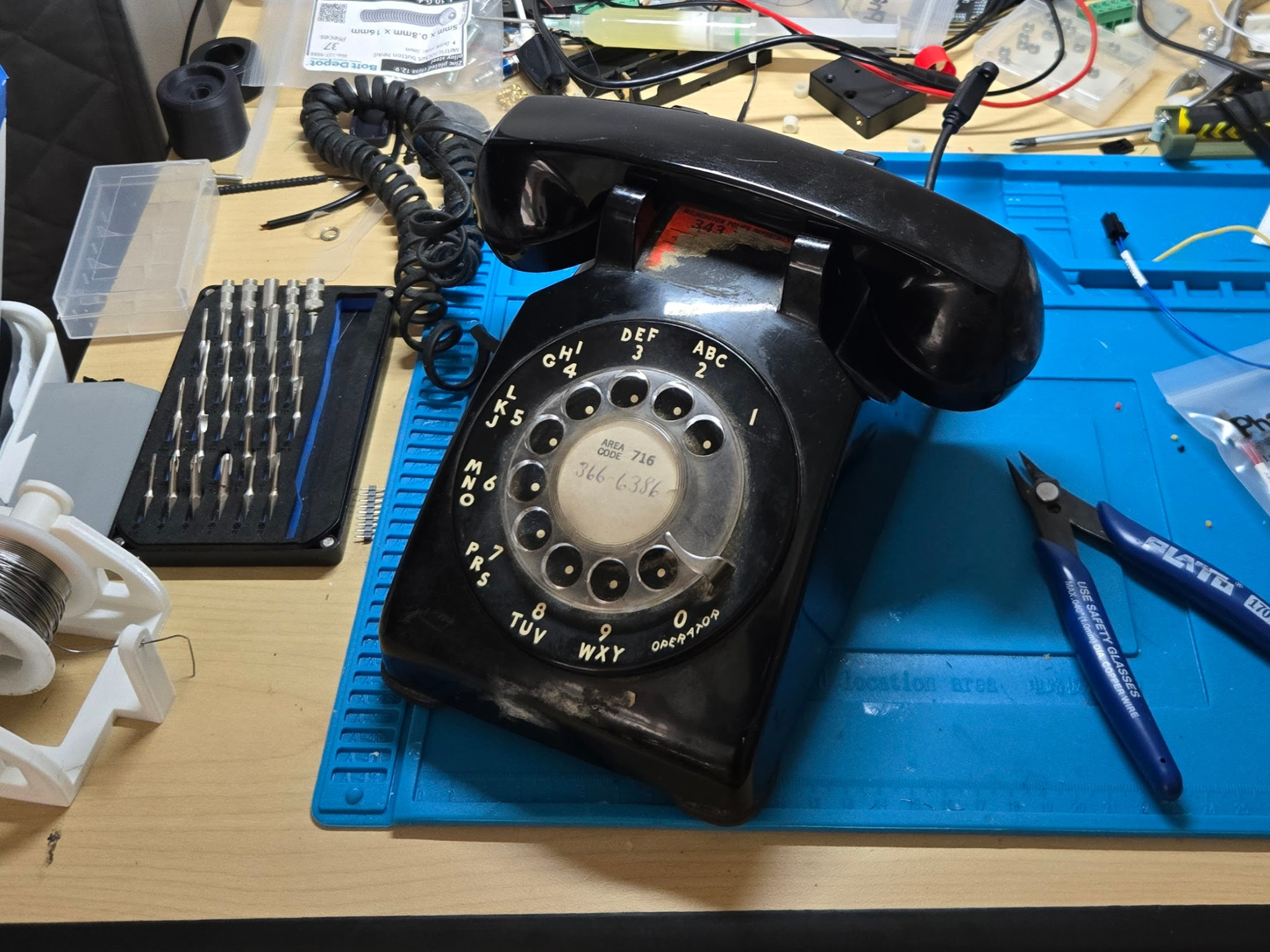 Working RotaryCell prototype: an original black Western Electric Model 500 rotary telephone